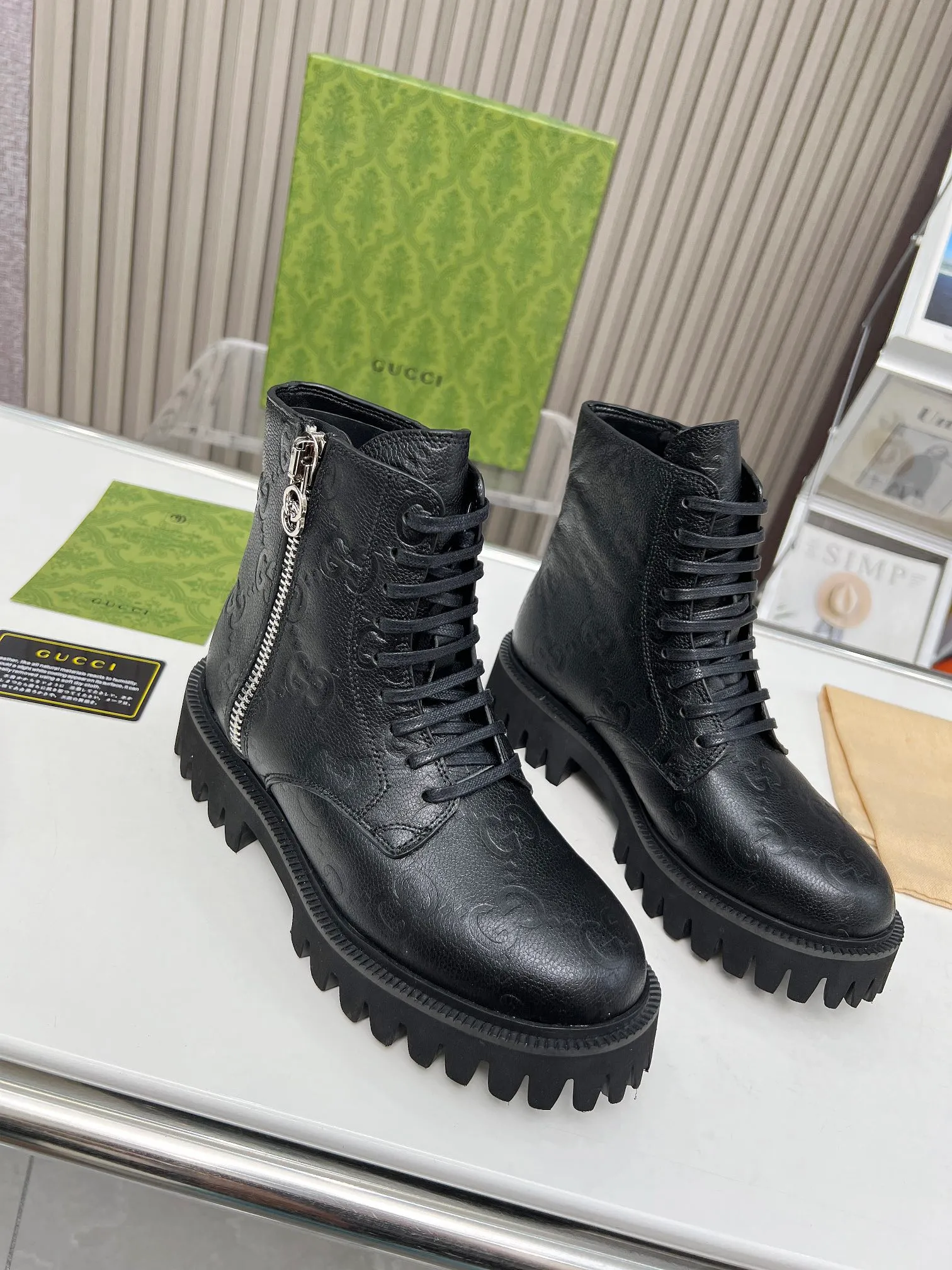 👟👟Ex-factory price 540👟👟 Gucci 2023 super cool Martin boots, the GG logo continues to shine in the new series, comfort and lightness are ingeniously presented on this women's leather boots. The classic GG pattern evolved from the name of the brand's founder, Mr. Guccio Gucci. It was first used in the 1930s. After nearly a century of development, it still provides inspiration for the brand to explore new expressions. Code number:35-43#